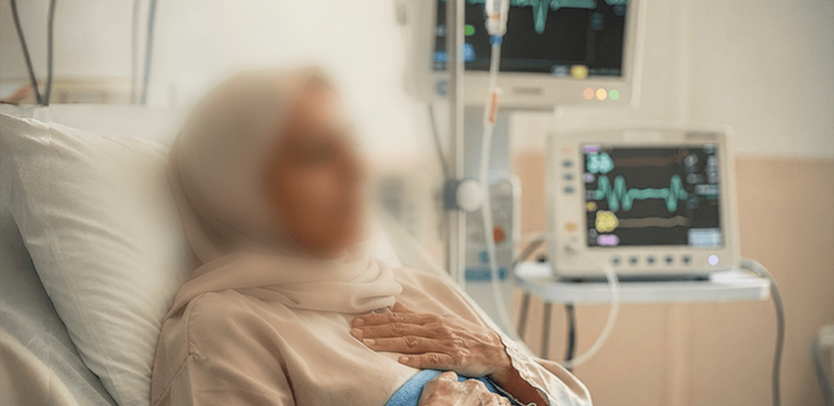 سيدة تعاني من ضعف في عضلة القلب، وهي بحاجة إلى تلقي علاج عاجل